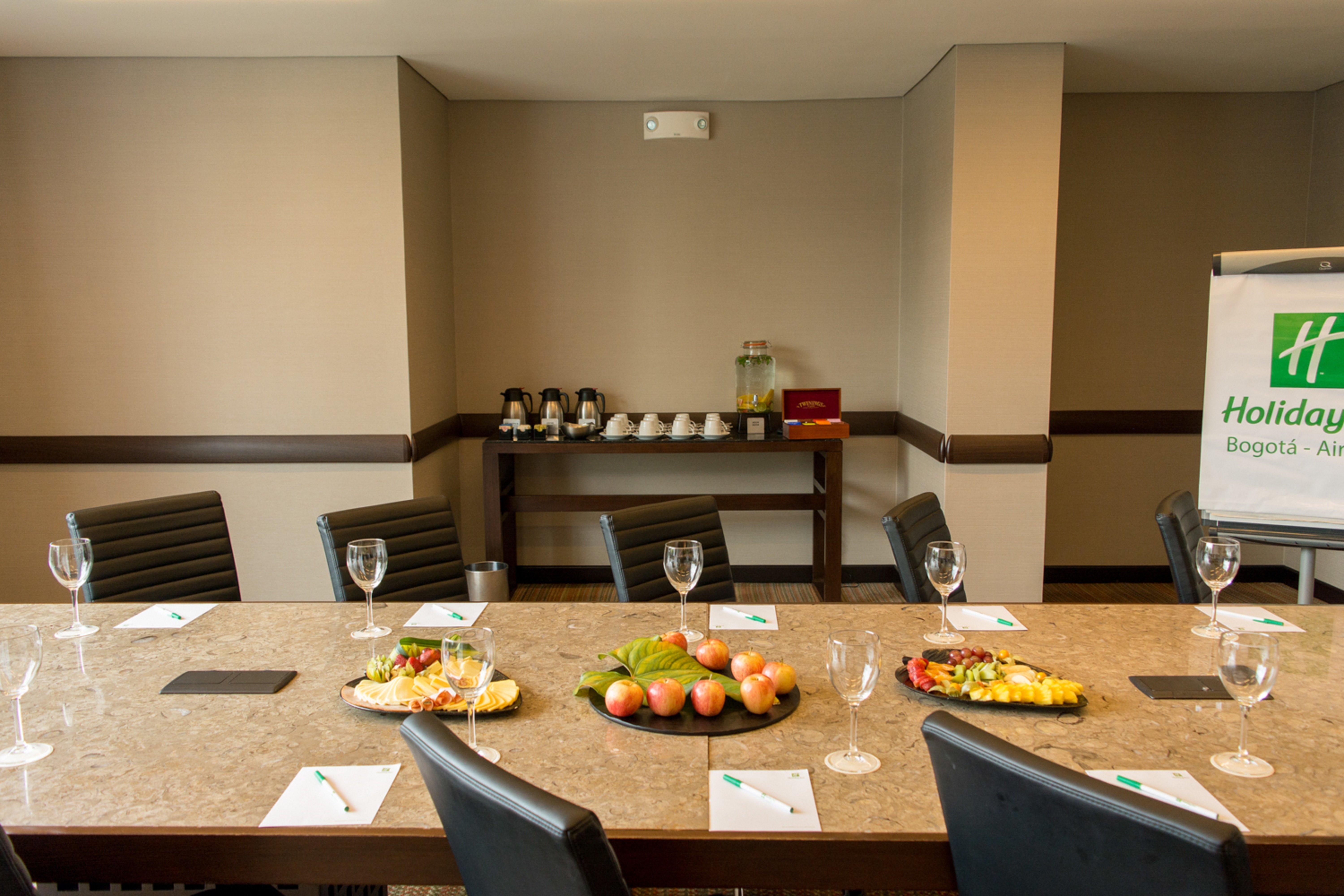 Holiday Inn Bogota Airport By Ihg Exterior photo