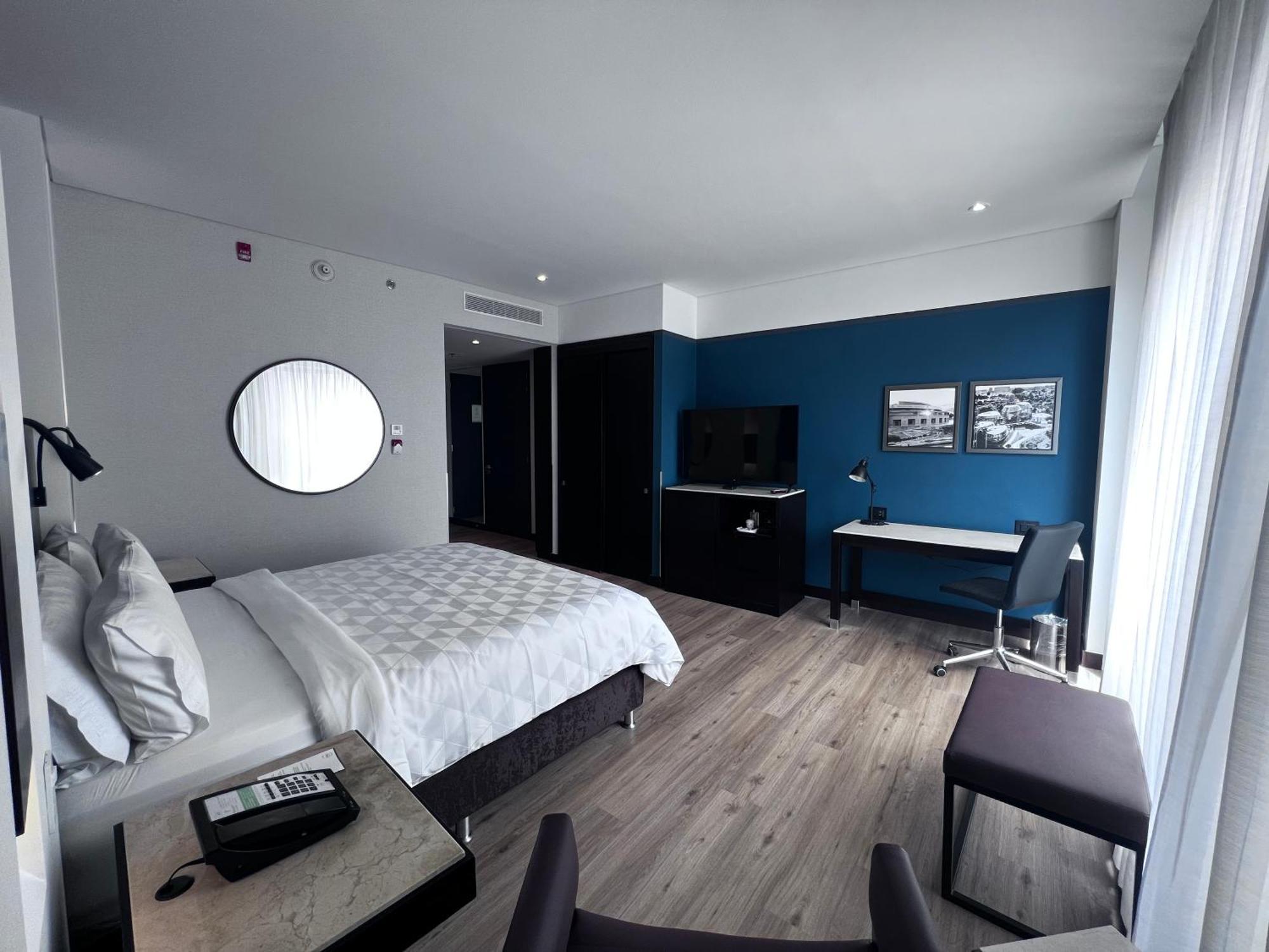 Holiday Inn Bogota Airport By Ihg Exterior photo