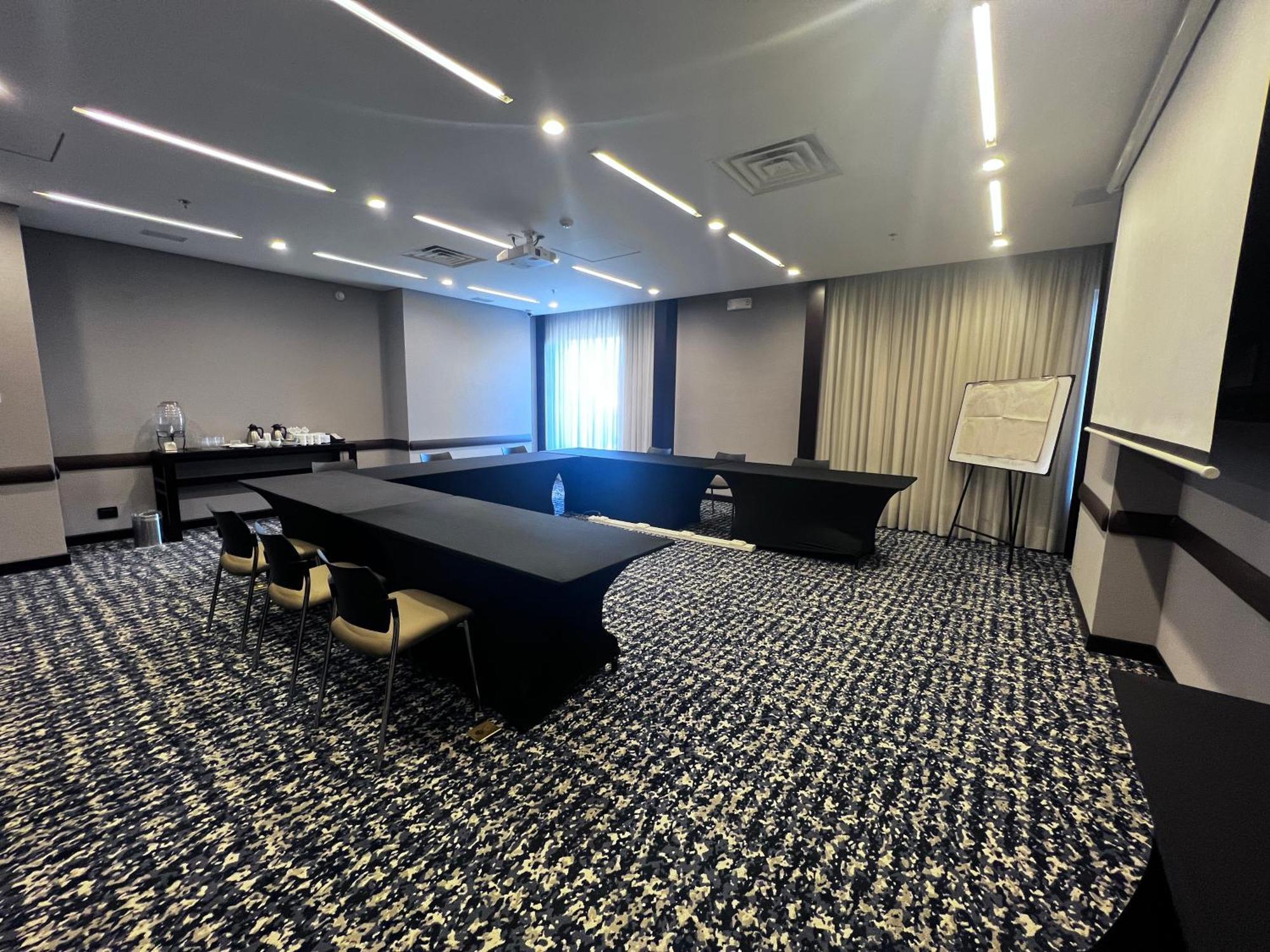 Holiday Inn Bogota Airport By Ihg Exterior photo