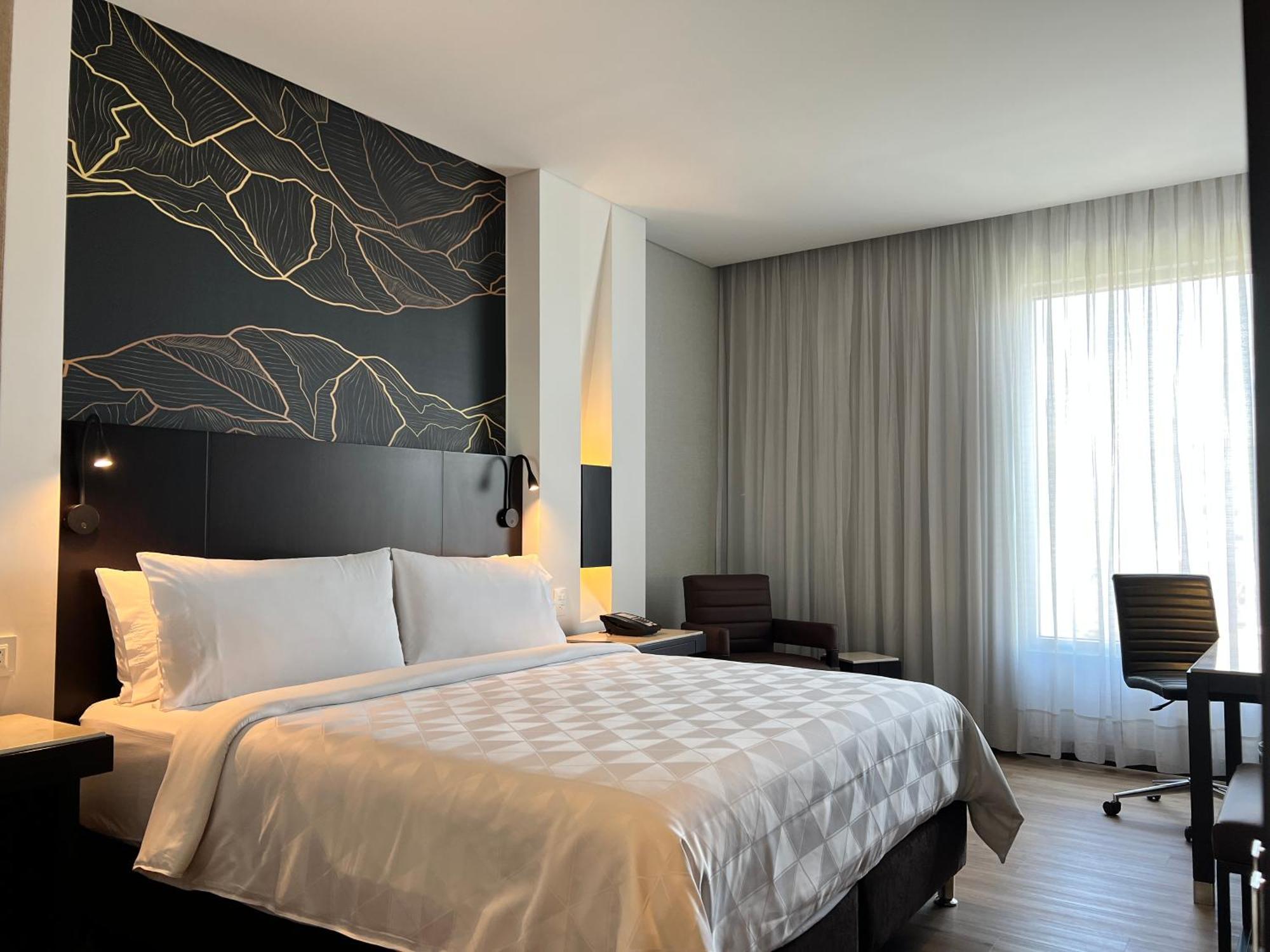 Holiday Inn Bogota Airport By Ihg Exterior photo