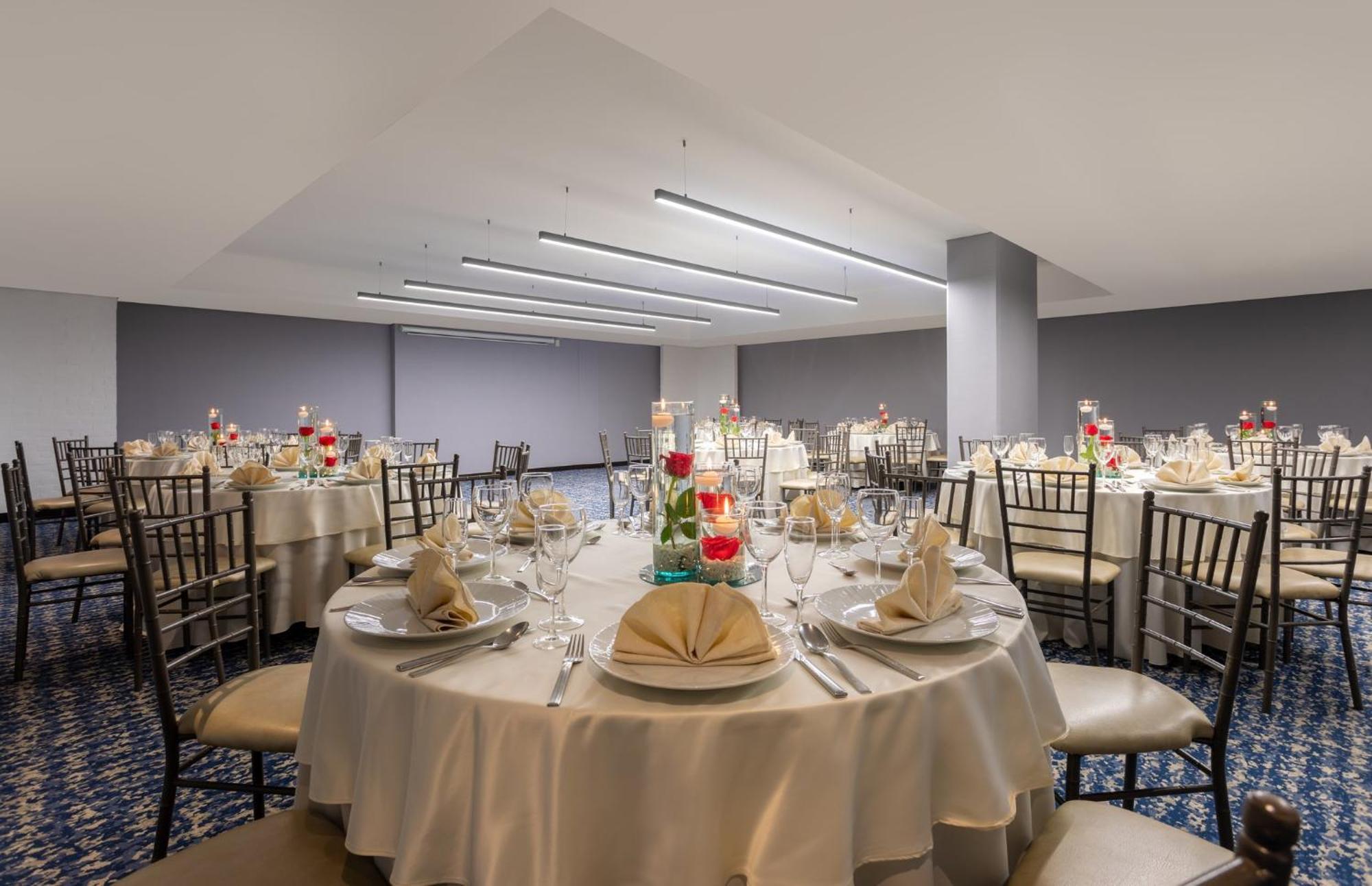 Holiday Inn Bogota Airport By Ihg Exterior photo