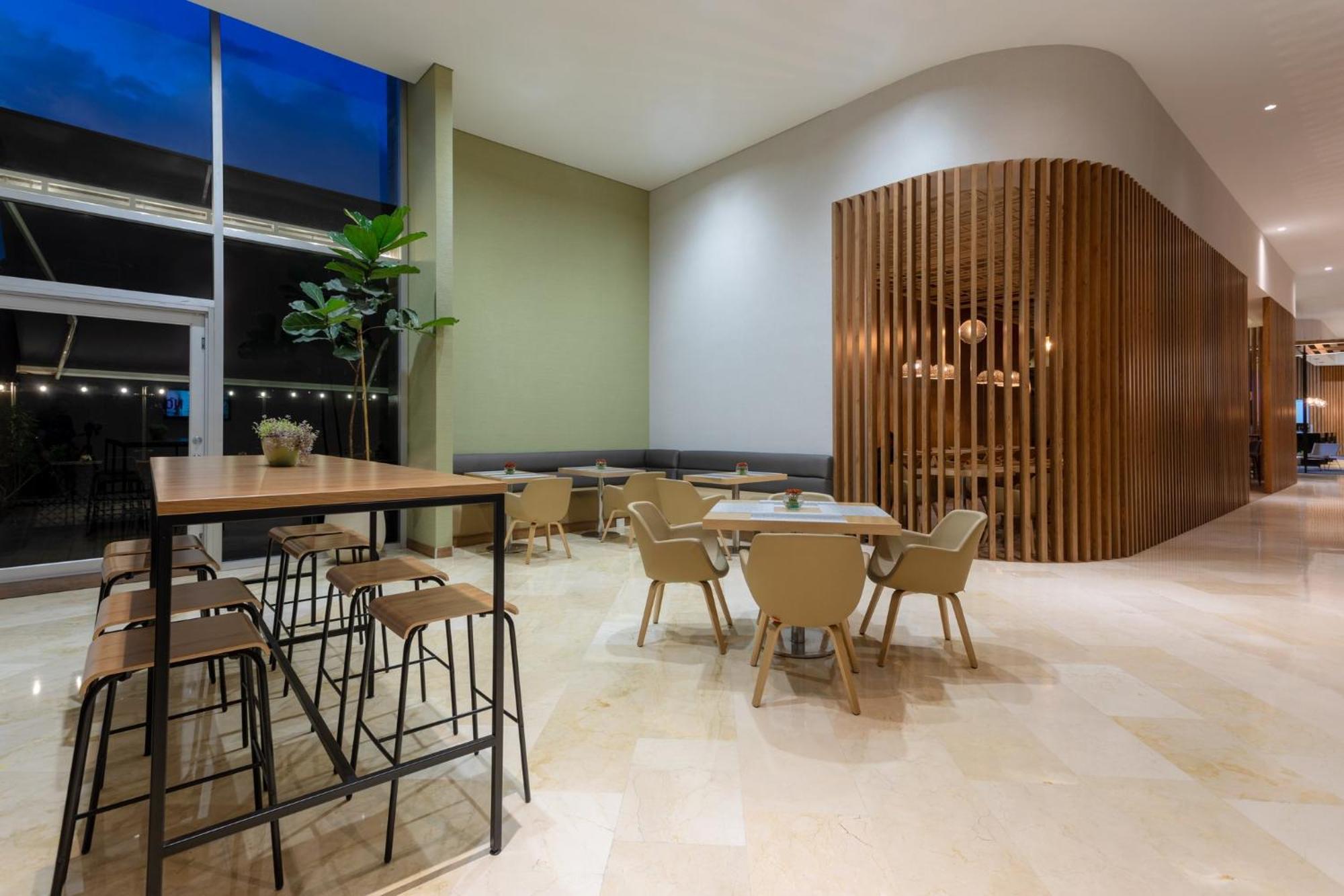 Holiday Inn Bogota Airport By Ihg Exterior photo