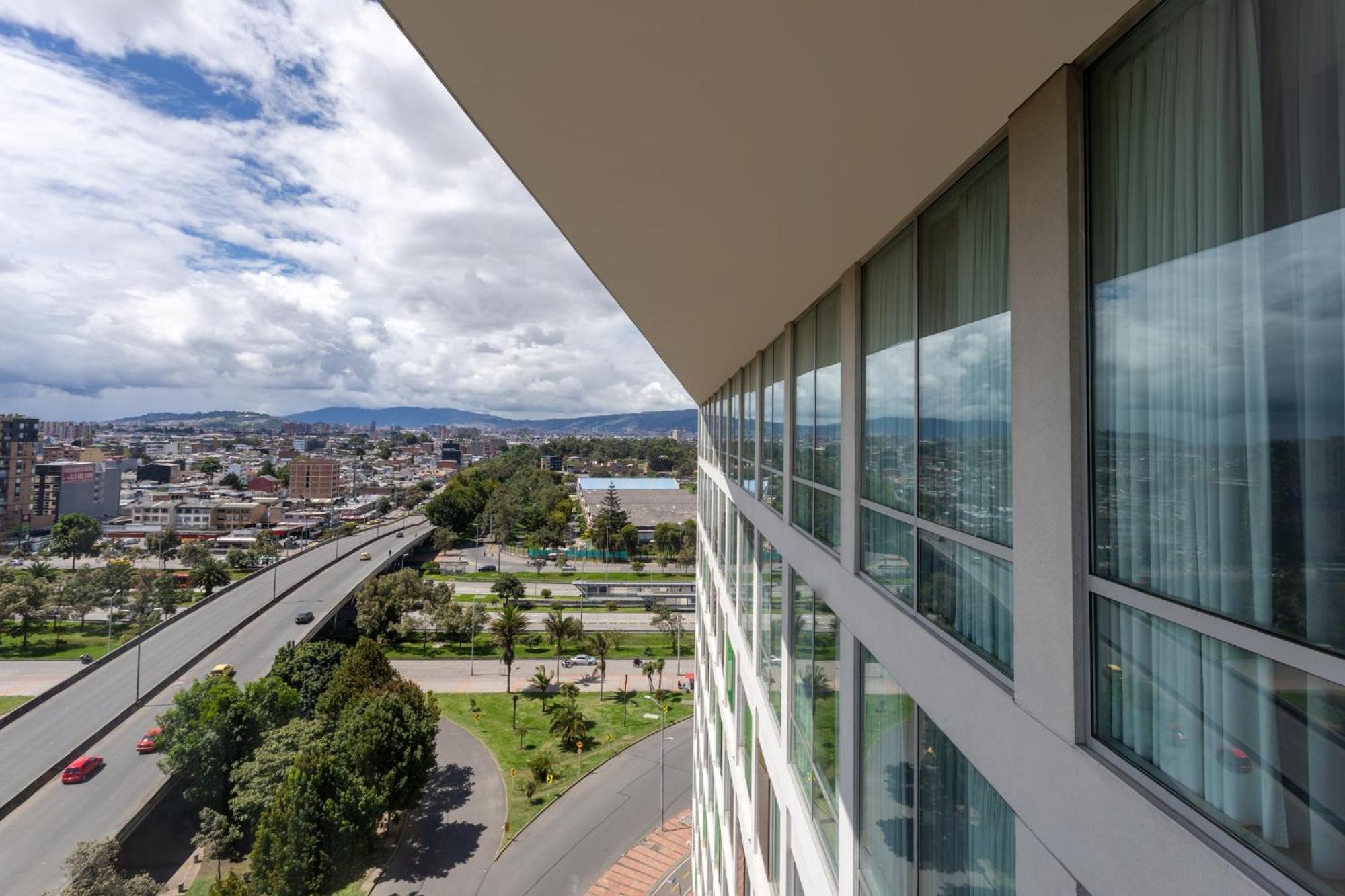 Holiday Inn Bogota Airport By Ihg Exterior photo
